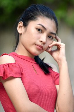 Genç kadın karar verme