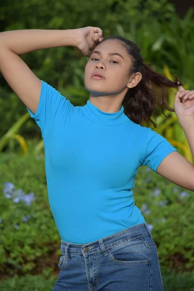 Wanita dengan rambut panjang — Stok Foto