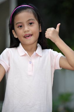 Gururlu güzel Filipina kişi