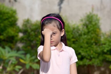 Minyon Filipina kadın yapma bir karar