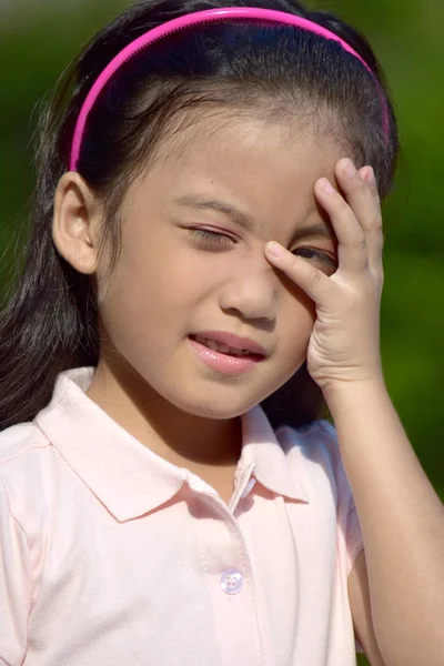 Cute Filipina jeugdige en verwarring — Stockfoto