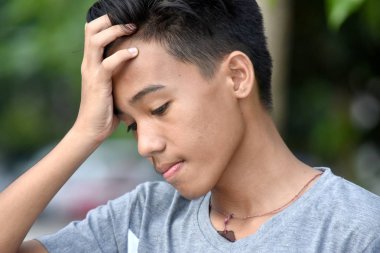 Genç çocuk ve üzüntü