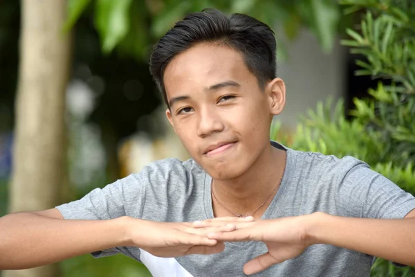 Um retrato adolescente masculino — Fotografia de Stock