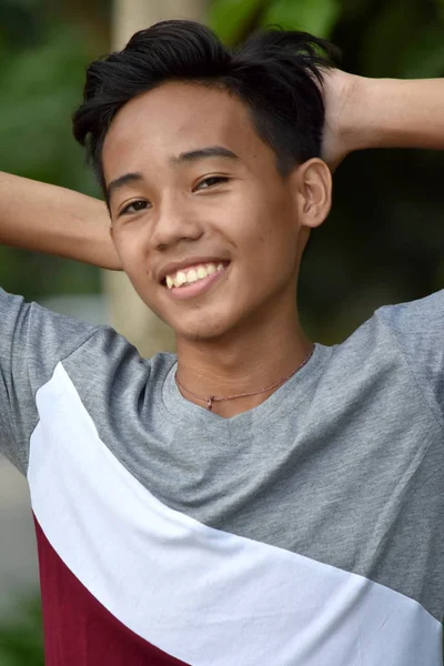 フィリピン人の少年リラックス — ストック写真