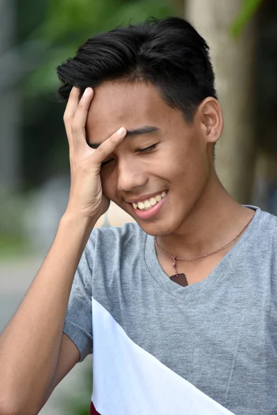 菲律宾青少年男孩笑 — 图库照片