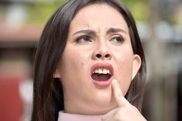 Diş Ağrısı Olan Bir Kadın — Stok fotoğraf