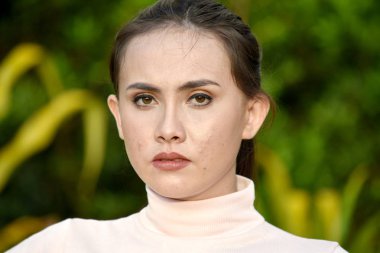 Duygusal olmayan ergen Filipina yetişkin kadın