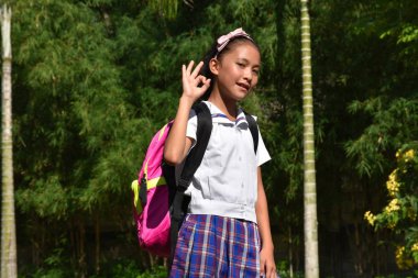 Tamam Katolik Filipina kadın öğrenci