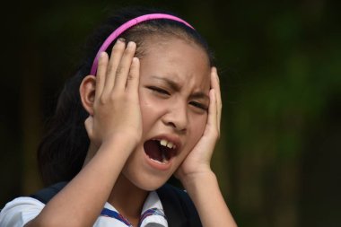 Endişeli azınlık okul kız