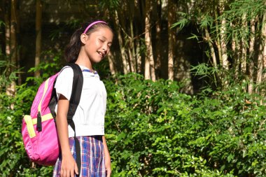 Katolik Filipina kız öğrenci Winking