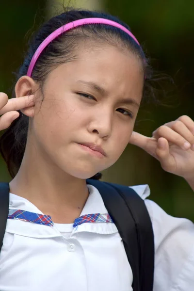 フィリピンの女子校生と沈黙 — ストック写真