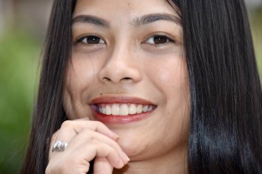 Genç Kadın Kararları Veriyor