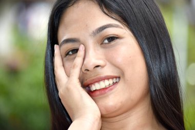 Ürkek bir kadın kadın