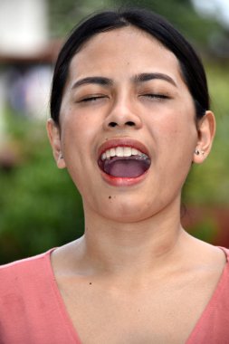 Güzel Yetişkin Kadın Shouting