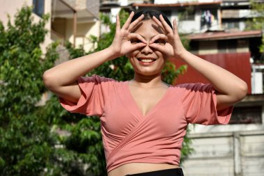 Asyalı Bir Kadın Arama