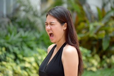 Pretty Asyalı Kadın Shouting
