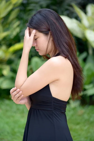 Jovem adulta preocupante Feminino — Fotografia de Stock