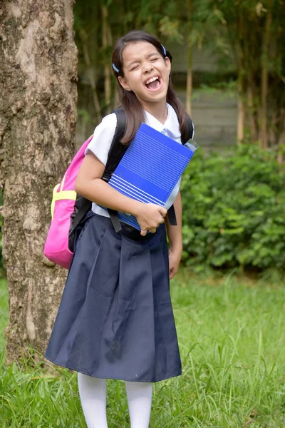 Stresli Asyalı Okul Kız Üniforma giyiyor