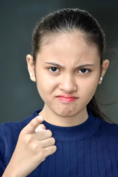 Perturbado jovem ásia menina — Fotografia de Stock