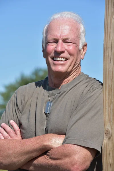 Ordu Kıdemli Erkek Veteran Gülümseyen