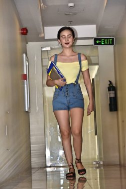 Azınlık Kız Öğrenci Yürüyüş