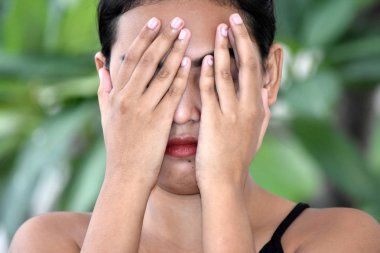 Utanç Verici Sevimli Azınlık Kadın Genç