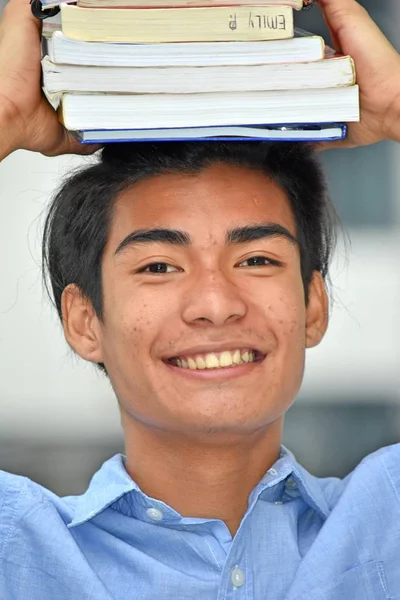 Collège asiatique garçon étudiant souriant — Photo