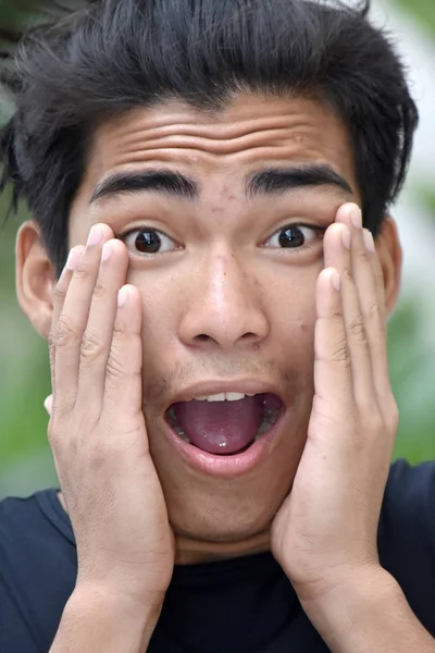 Un hombre varón sorprendido —  Fotos de Stock