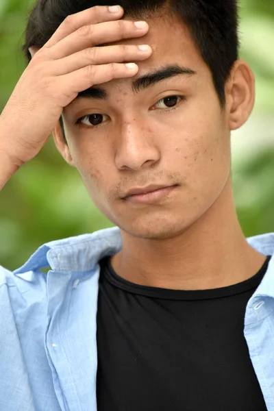 Anxieux jeune Philippin Homme — Photo