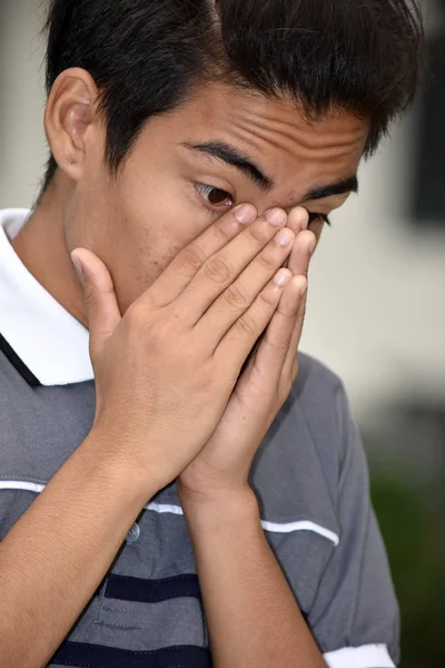 Genç erkek ve üzüntü