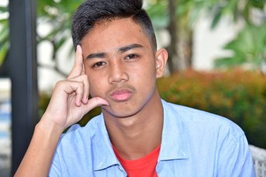 Genç Erkek Bir Karar Verme