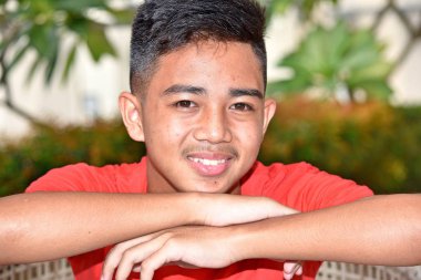 Gülümseyen Farklı Bir Çocuk