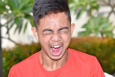 Stres Altında Asyalı Çocuk