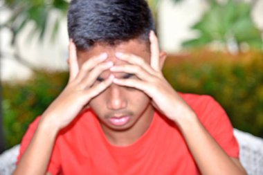 Endişeli Yakışıklı Erkek