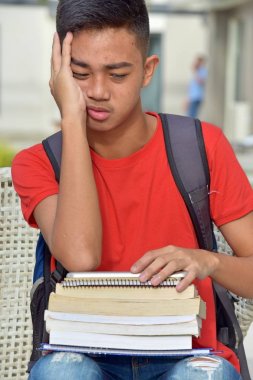 Endişeli çocuk öğrenci