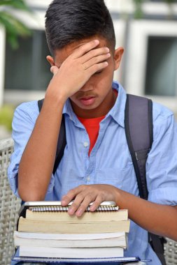 Mutsuz Genç Azınlık Öğrencisi