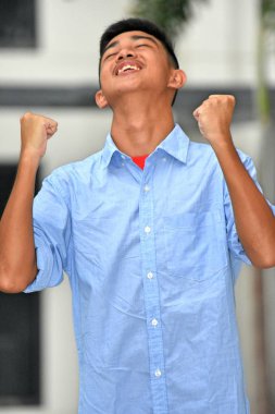 Bir Overjoyed Genç Boy