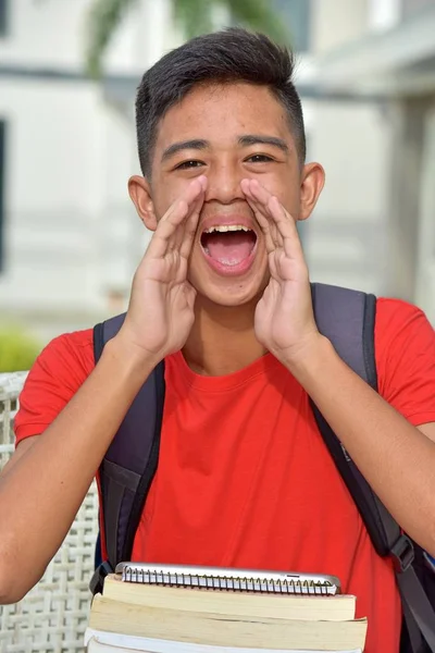 Un chico estudiante gritando — Foto de Stock