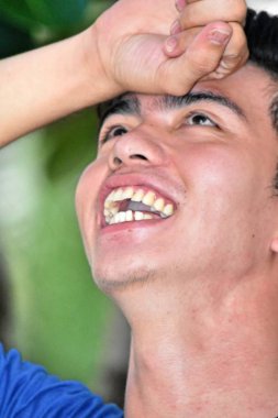 Filipinli Erkek Ve Kahkaha