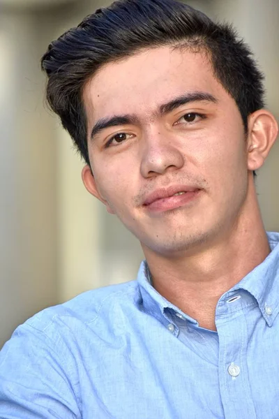 Poco emocional joven filipino masculino —  Fotos de Stock