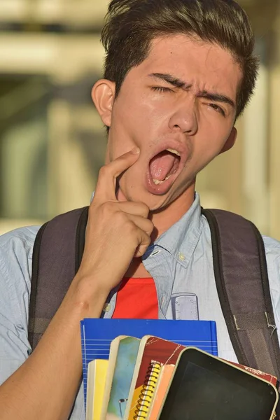 Un étudiant avec mal de dents — Photo