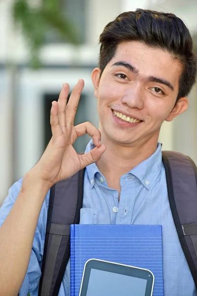 Genç Öğrenci ve İyi İşaret — Stok fotoğraf