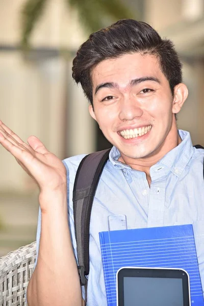 Faculdade Menino minoritário Estudante e indecisão — Fotografia de Stock