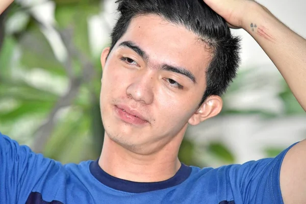 困惑英俊的菲律宾男性 — 图库照片