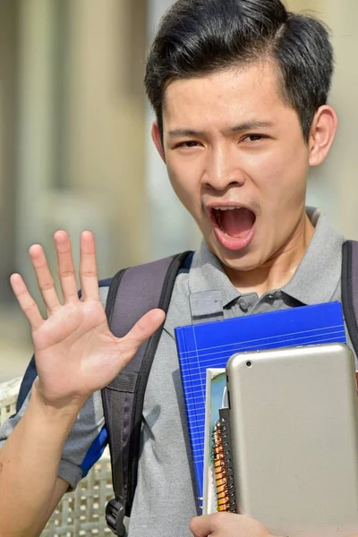 Chiński mężczyzna student Gesturing Stop z notebookami — Zdjęcie stockowe