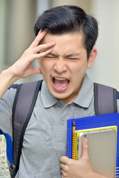 Ängstliche Schülerin — Stockfoto