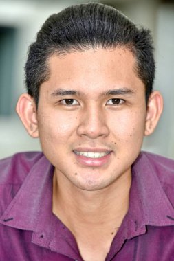Yakışıklı Filipinli Erkek Gülümseyen