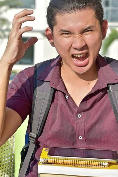 心烦意乱的年轻的亚洲男孩学生 — 图库照片