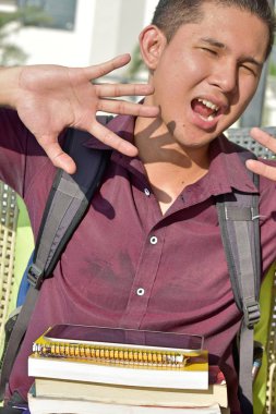 Sürpriz bir erkek öğrenci