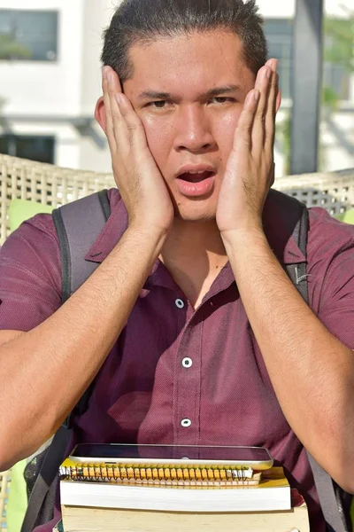 Uno studente ragazzo scioccato — Foto Stock